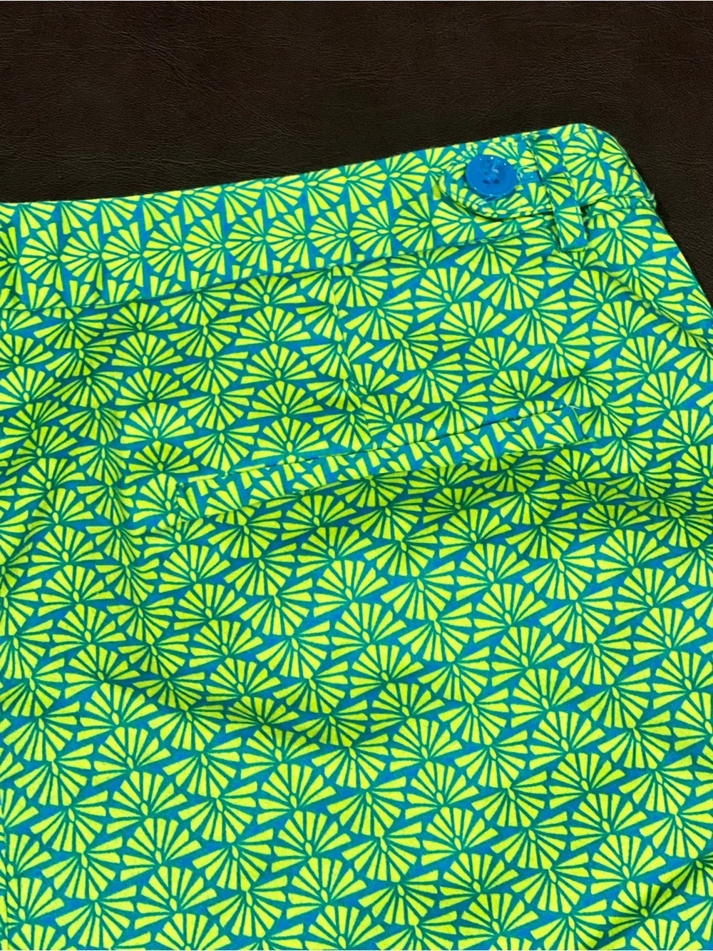 Laundry by Shelli Segal green shorts with blue geometric pattern, size 10